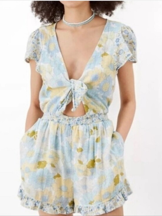 American Eagle Outfitters Pants - NWT American Eagle Floral Romper One Piece Ruffle Hem Cutout Outfit Shorts M